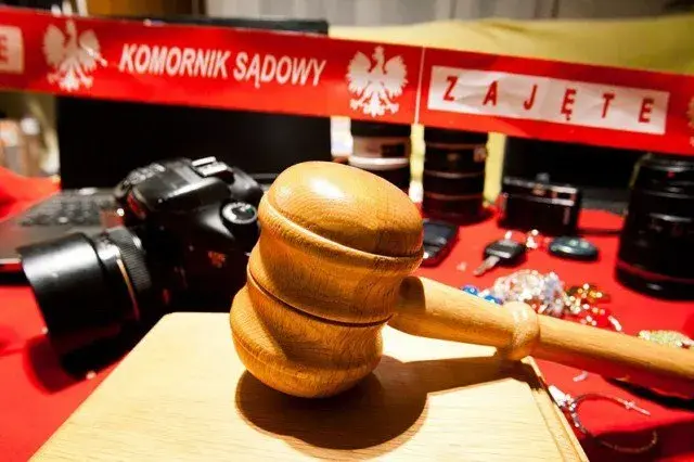 Czy komornik może zająć dom z hipoteką? Poznaj swoje prawa i ryzyka